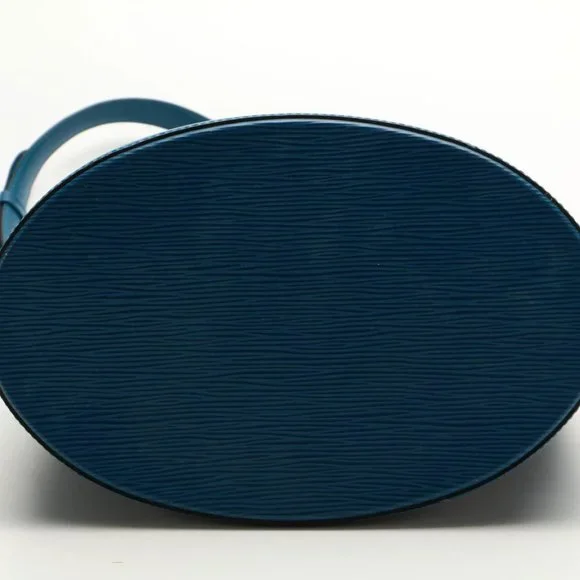 Louis Vuitton Cluny Bucket Shoulder Bag
